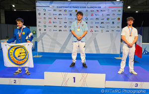 Marius sur la 1ère marche au France Indoor en AF 18m !