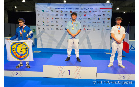Marius sur la 1ère marche au France Indoor en AF 18m !